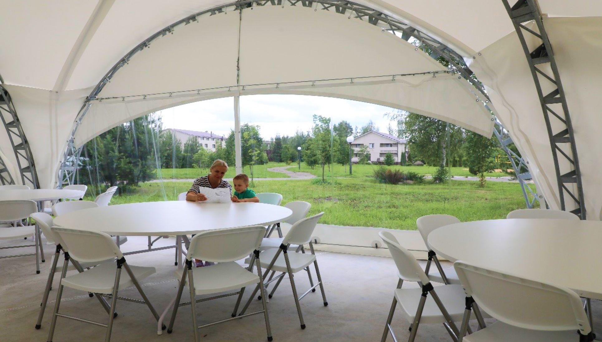 Всепогодный шатёр и волейбольная площадка: идеальное место для мероприятий и активного отдыха в санатории «ЯНОС»